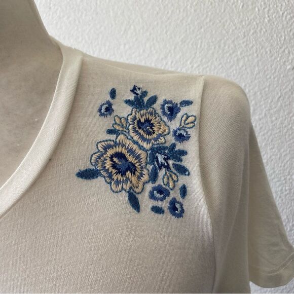 Aero Seriously Soft Perfect Crew Embroidered White Tee Shirt SZ S - Picture 4 of 12